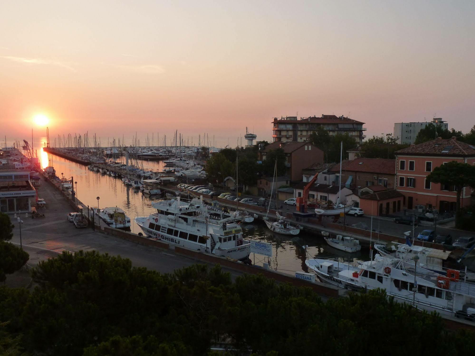Hotel Franca Milano Marittima Exterior foto